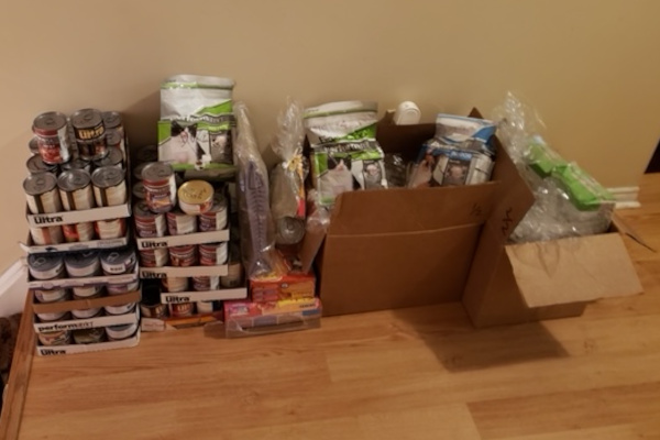 Pet Valu Ajax Ontario donates pet food and supplies to pets in need